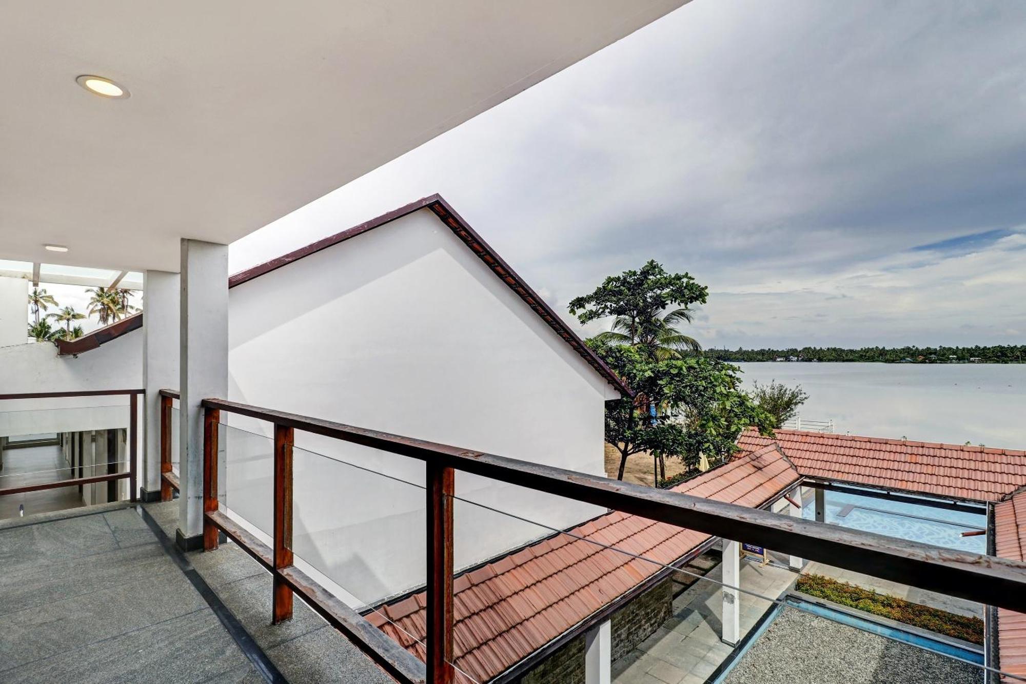 Townhouse Oak Edassery'S Sealine Villa Stay Kochi Esterno foto